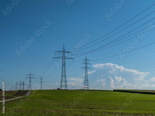 Strommasten einer Überland Leitung