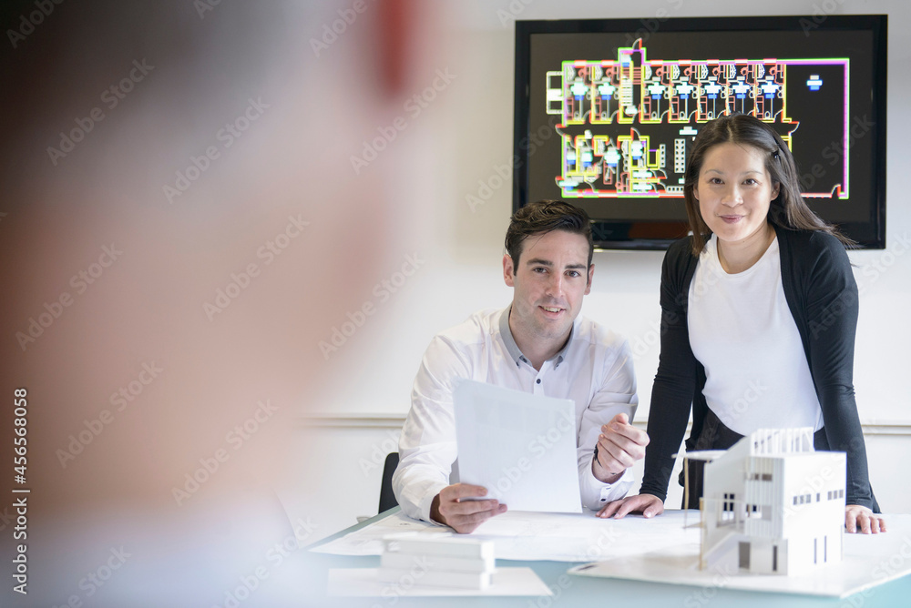 Φωτογραφία Architects making presentation in boardroom with model building