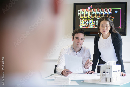 Φωτογραφία Architects making presentation in boardroom with model building