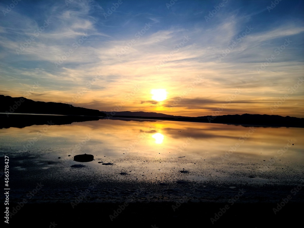 Fototapeta premium sunset over the sea