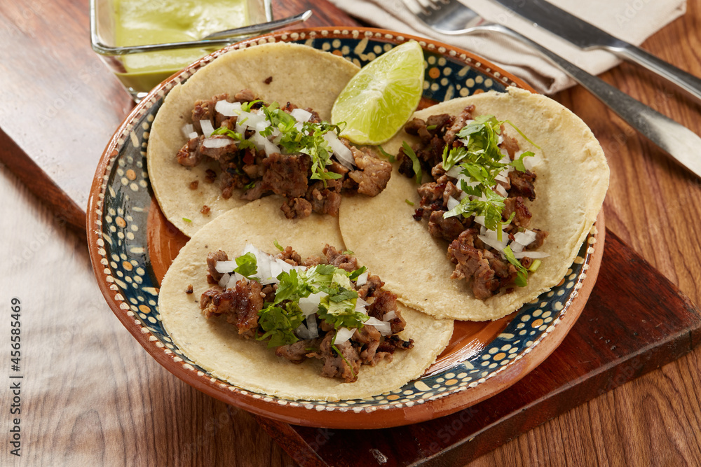 Tacos de sirloin comida mexicana foto de Stock Adobe Stock
