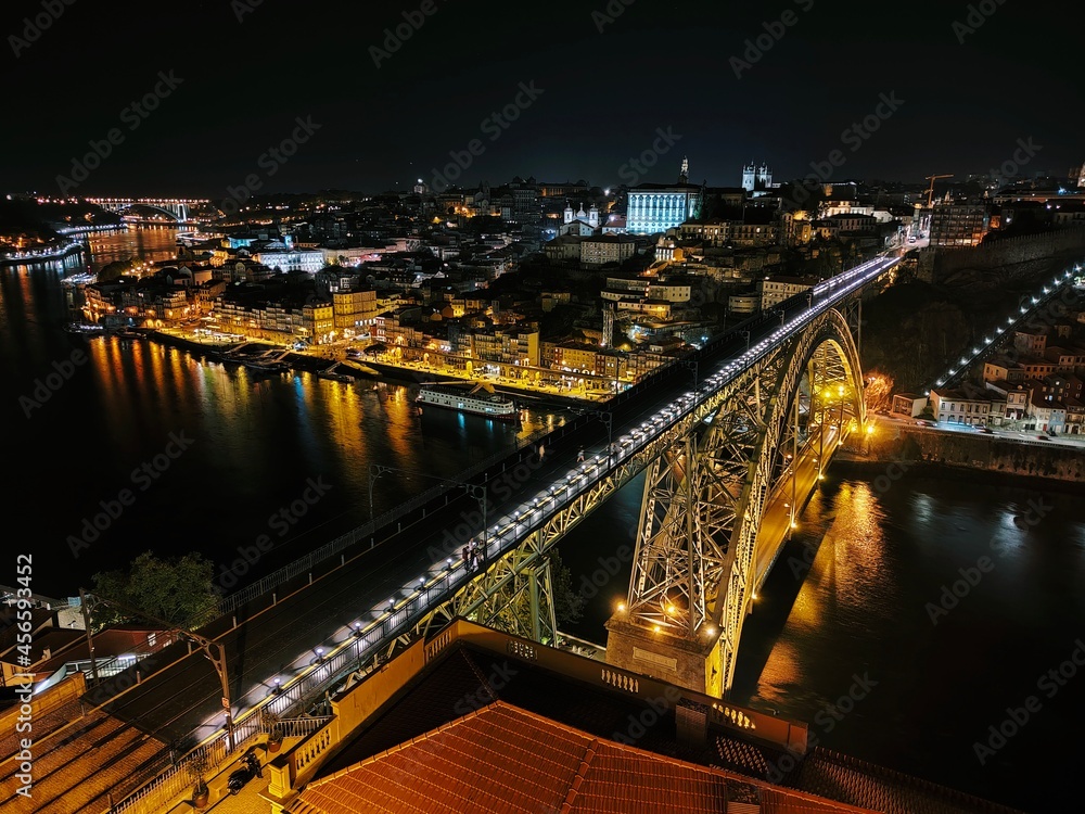 Fototapeta premium night view of the city