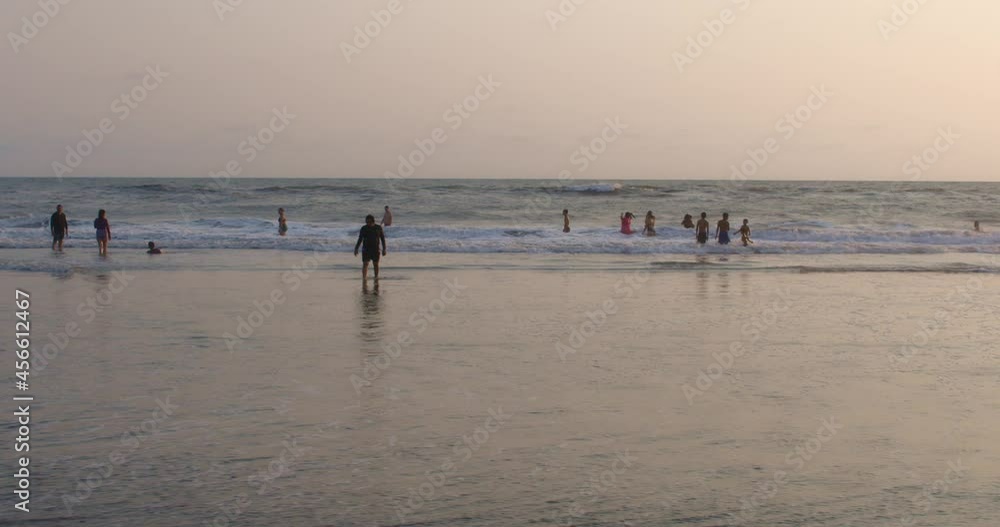 Gente disfrutando de la playa de Altata, Sinaloa México durante el atardecer. Gente disfrutando de la playa de Altata, Sinaloa México durante el atardecer.