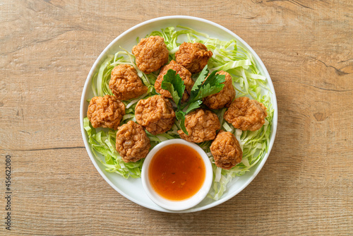 Boiled Shrimp Balls with Spicy Sauce