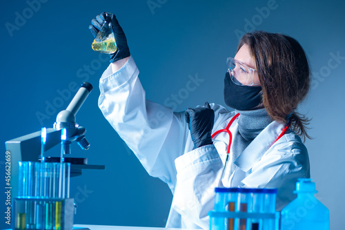 Laboratory assistant in med...