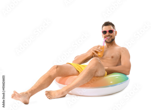 Young man with inflatable r...