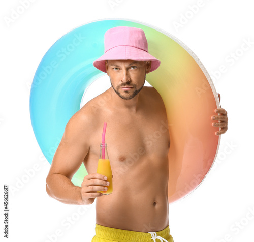 Young man with inflatable r...