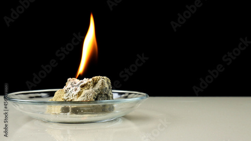 Valokuva Calcium carbide or CaC2 reacts on contact with water and produces flammable acetylene gas