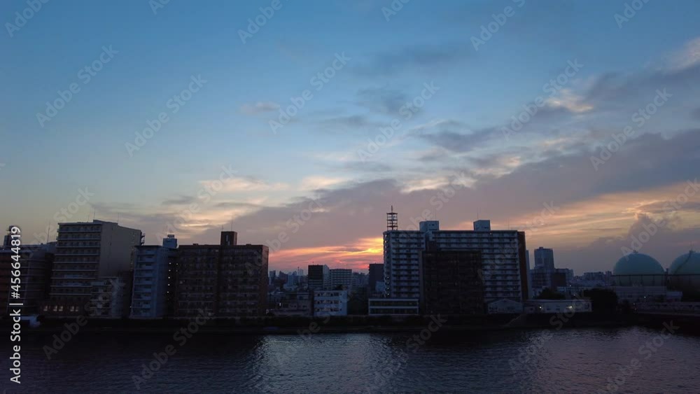 東京　ドライブ　車窓　首都高6号　隅田川越し下町夕焼け