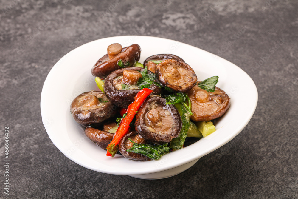 Marinated shiitake mushrooms with herbs Marinated shiitake mushrooms with herbs
