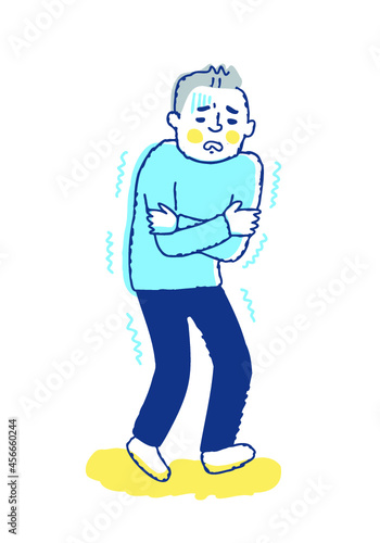 寒さで震えている男性