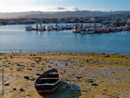 Botes de pesca en Portos  n. La Coru  a  Galicia