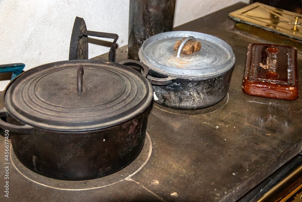 Marmites En Fonte Anciennes