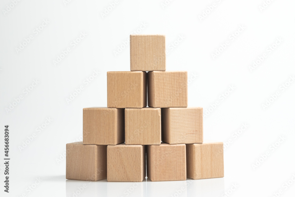 Obraz premium Pyramid of ten wooden cubes, on white background