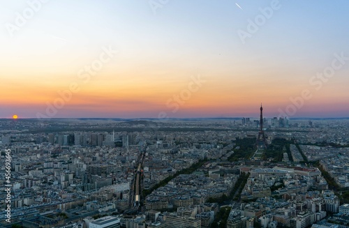 Skyline of Paris, at dusk with the sun on the side of the image, photo with the sunset of various colors © Montse