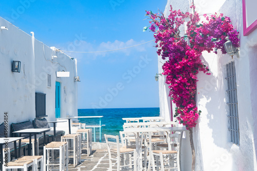 Fototapeta Naklejka Na Ścianę i Meble -  Naoussa white street