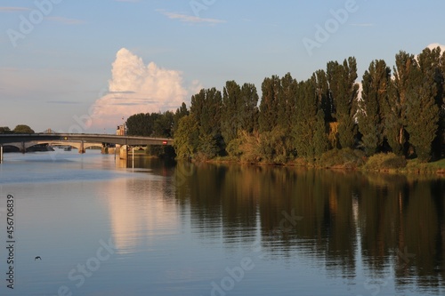 La riviere Saone à Chalon, ville de Chalon sur Saone, departement de Saone et Loire, France photo