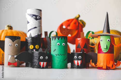 Halloween monsters from toilet paper rolls. Children's crafts for Halloween.