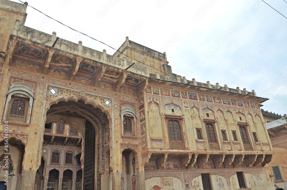 Obraz premium abandoned haveli in nawalgarh rajasthan, india