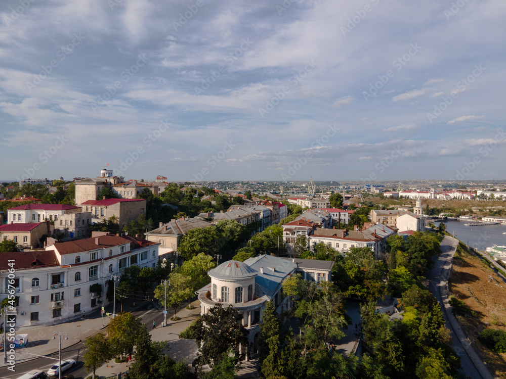 city ​​square in the afternoon from a height.