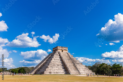 chichen itza pyramid photo