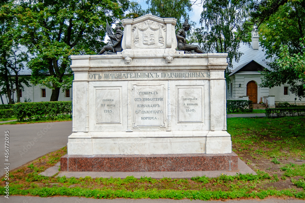 Despite the destruction of Russian history by the godless government, the necropolis of the Novodevichy Monastery has been partially preserved thanks to the famous names of the people buried here     