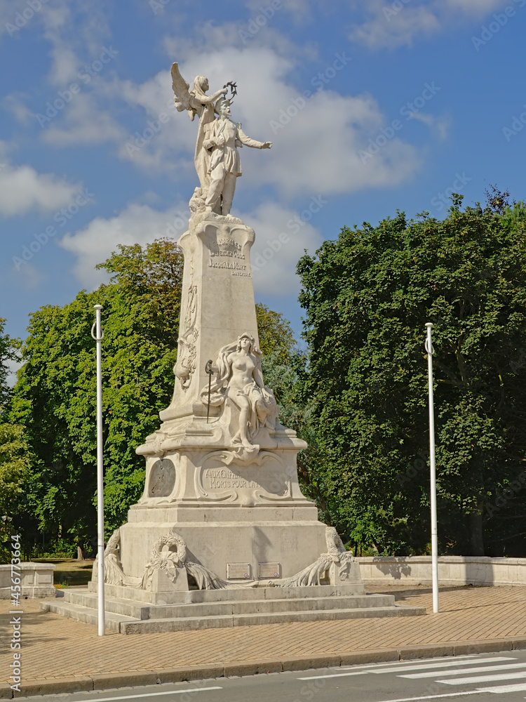 Monument to the citizens of Calais who died for the fatherland