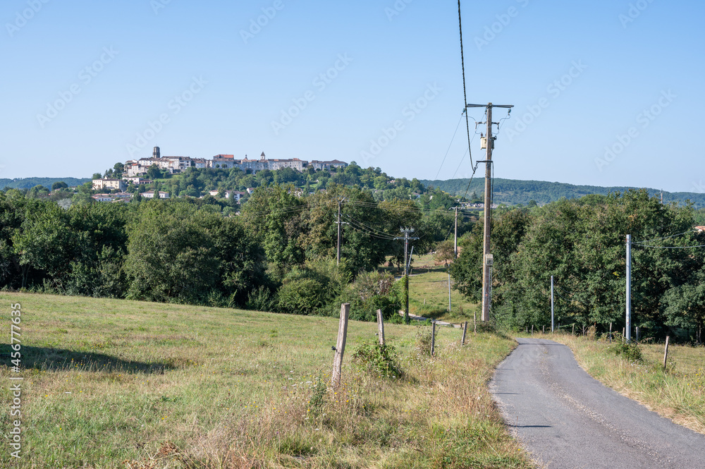 Vue sur Tournon d'Agenais depuis Thezac, plus beau village de France, Lot et Garonne