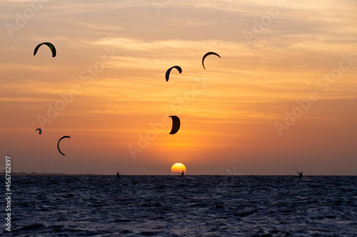 Sunset com kitsurf no mar. Pôr do sol na praia de Barra Grande, litoral do Piauí, nordeste brasileiro. photo