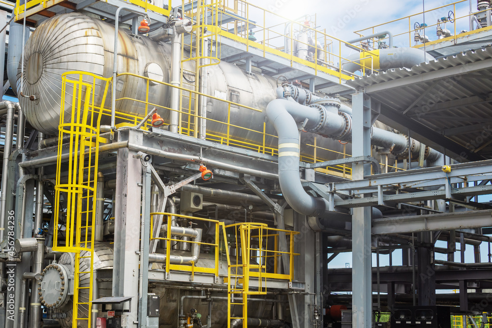 The technological equipment of the valve was cut off by installations for the production of liquefied gas. The technological equipment of the valve was cut off by installations for the production of liquefied gas.