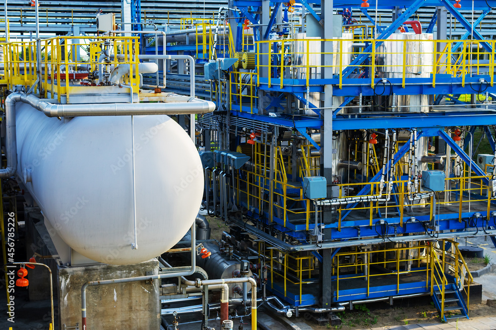 The technological equipment of the valve was cut off by installations for the production of liquefied gas. The technological equipment of the valve was cut off by installations for the production of liquefied gas.
