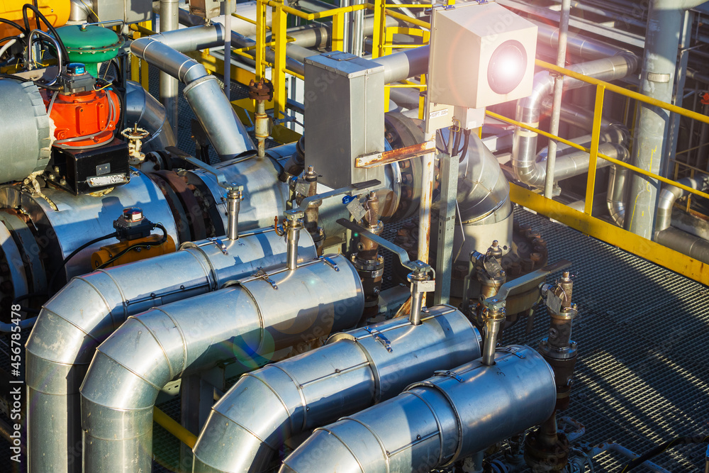 The technological equipment of the valve was cut off by installations for the production of liquefied gas. The technological equipment of the valve was cut off by installations for the production of liquefied gas.