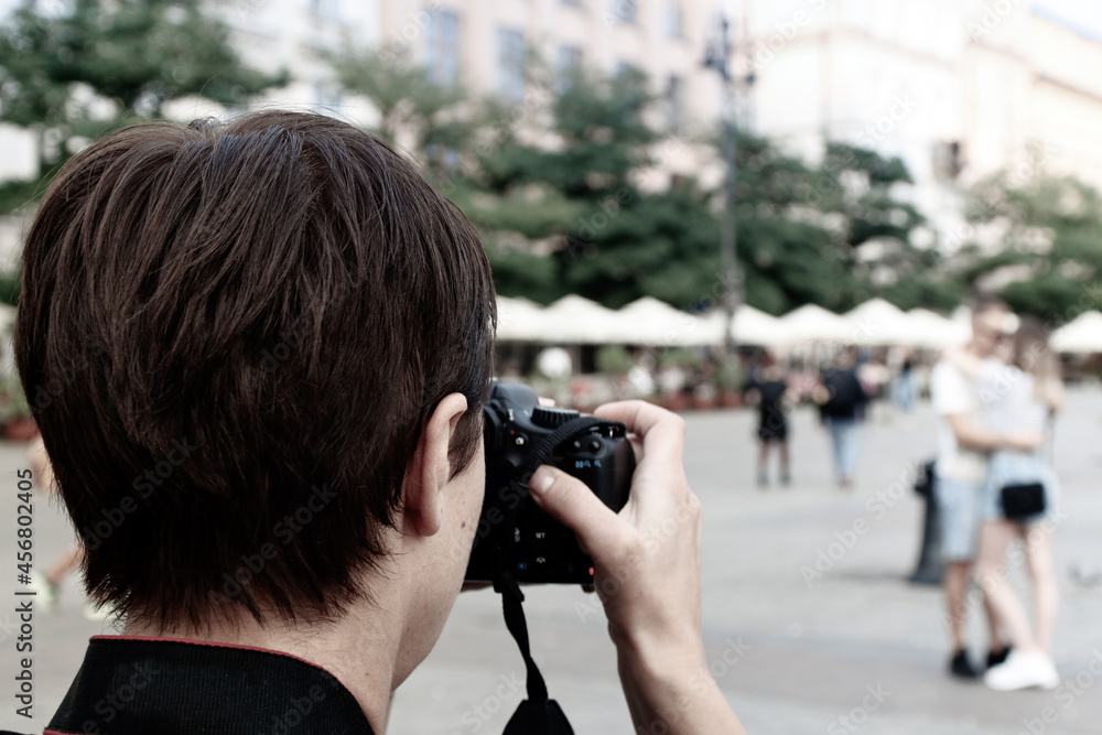 Fotograf podczas pracy. Sesja fotograficzna
