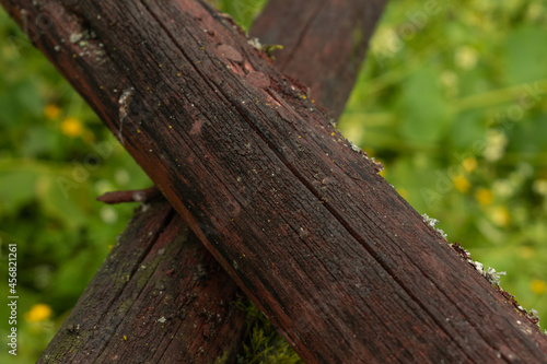 dos maderas cruzados 