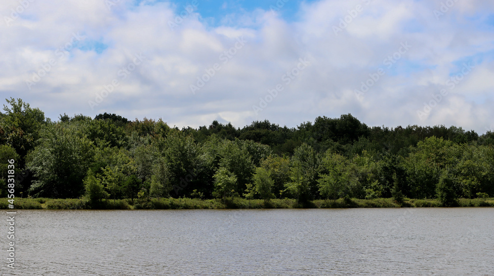 Obraz premium Amazing clouds and sunrises caught in the Pocono Mountains of PA