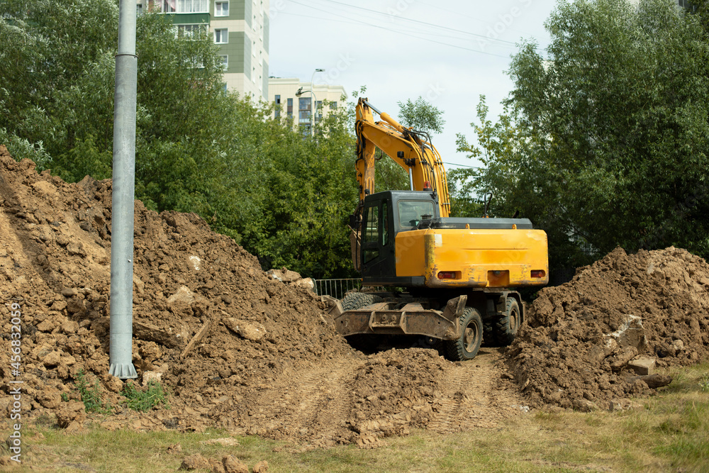 Construction machinery is digging a hole. Construction machinery is digging a hole.