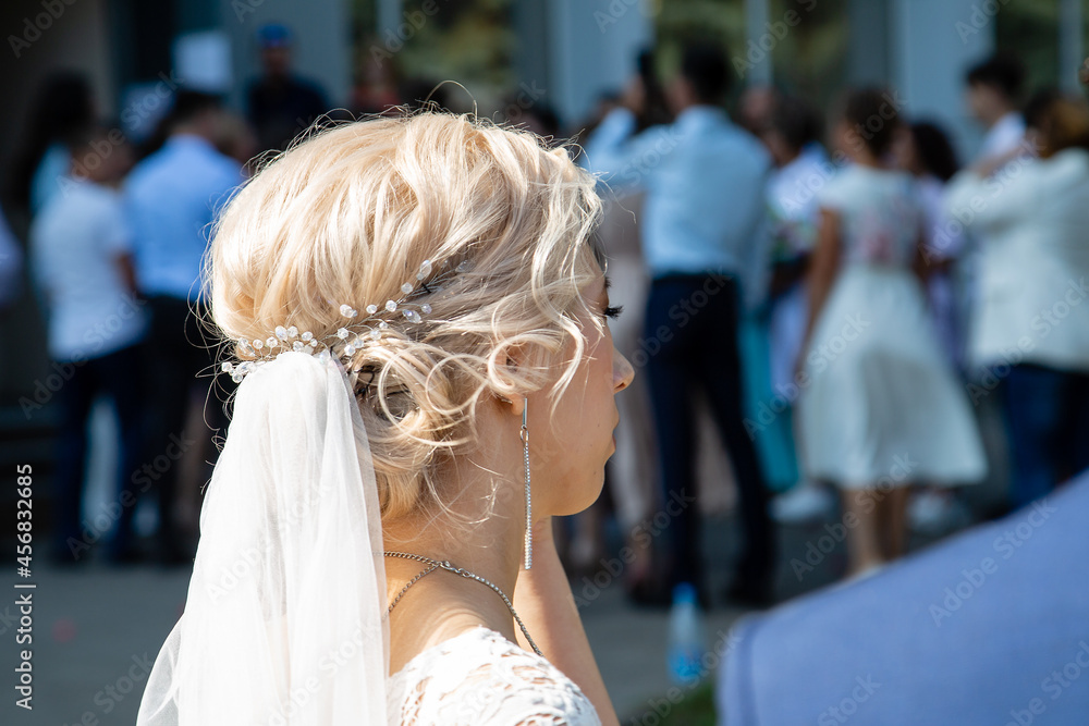 Naklejka premium original wedding hairstyle, back view