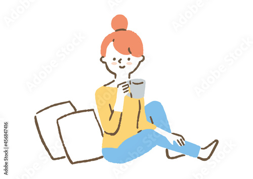 コーヒーを飲んで一休みする女性