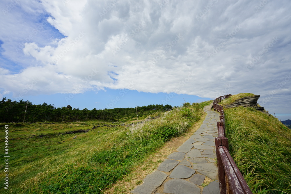Fototapeta premium a wonderful seascape with charming clouds