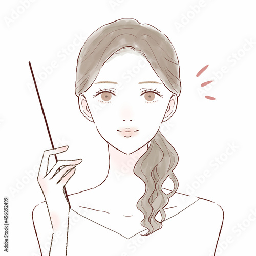 指示棒を持ちながら説明している女性