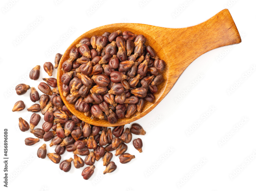 Obraz premium Dried grape seeds in the wooden spoon, isolated on white background, top view
