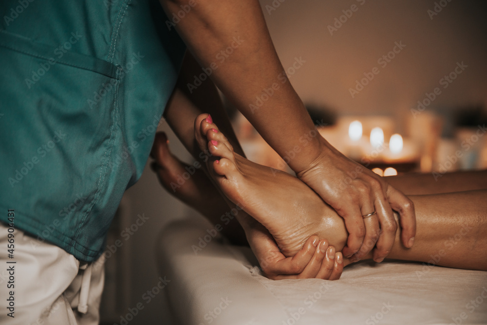 feet massage in salon