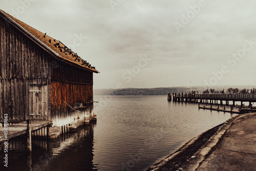 Hütte am See mit Steg, Vintage © Foto Pfeifle