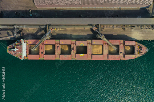 loading a large-capacity vessel with grain