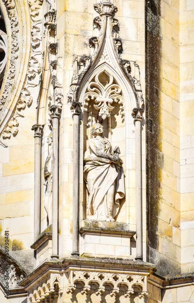 Detalle escultórico fachada catedral gótica de Orleans, Francia Detalle escultórico fachada catedral gótica de Orleans, Francia