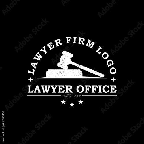 Law office logo with gavel / hammer illustration. Vector vintage attorney, advocate label, juridical firm badge. Act, principle, legal icon design