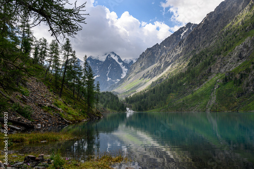 Fototapeta Naklejka Na Ścianę i Meble -  Blue water of a mountain lake. Beautiful mountain landscape. Shavlinsky lakes, Altai.
