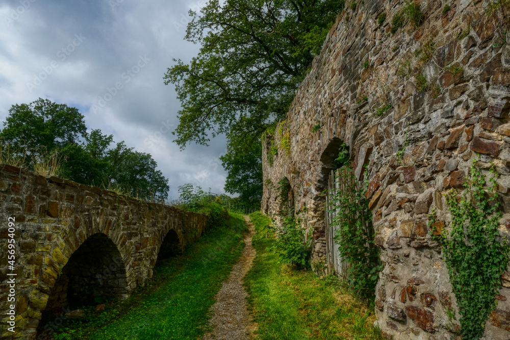 Historische Stadtmauer in Blankenberg