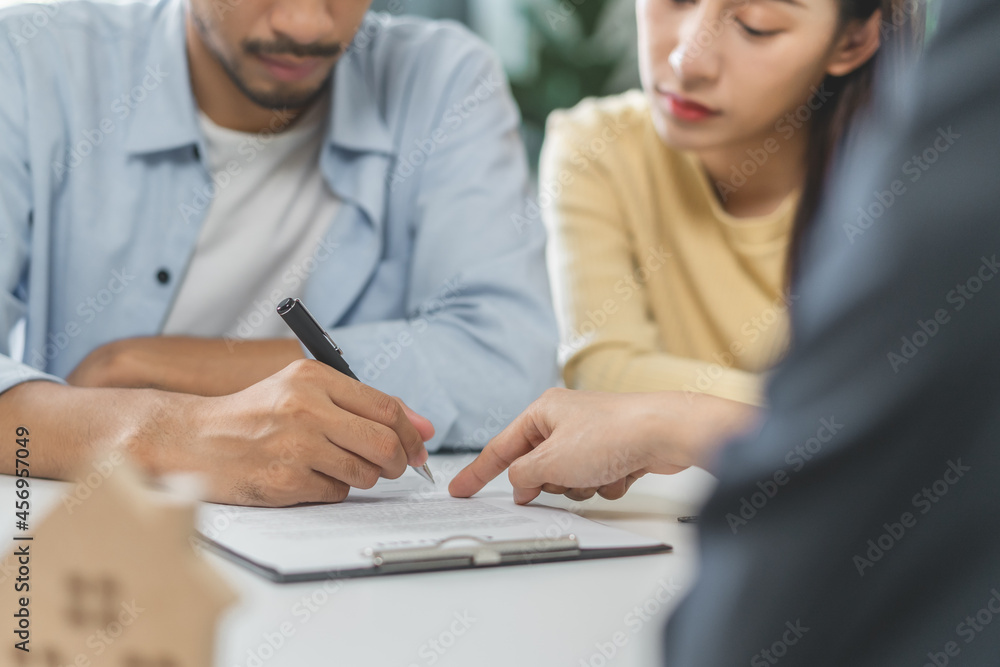 Obraz premium Happy asian couple client, tenant buyer home ,apartment, sign signature contract rental, purchase. Landlord, realtor agreement after bank approve mortgage, loan success or done. Property agent concept
