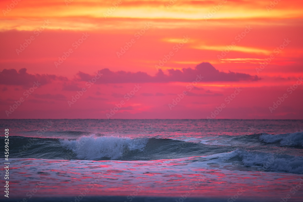 Beautiful sunrise over the sea and beach - obrazy, fototapety, plakaty 